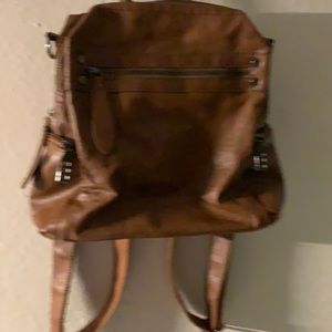 Vonxury bag super soft very cute zipper in front . Back and sides.